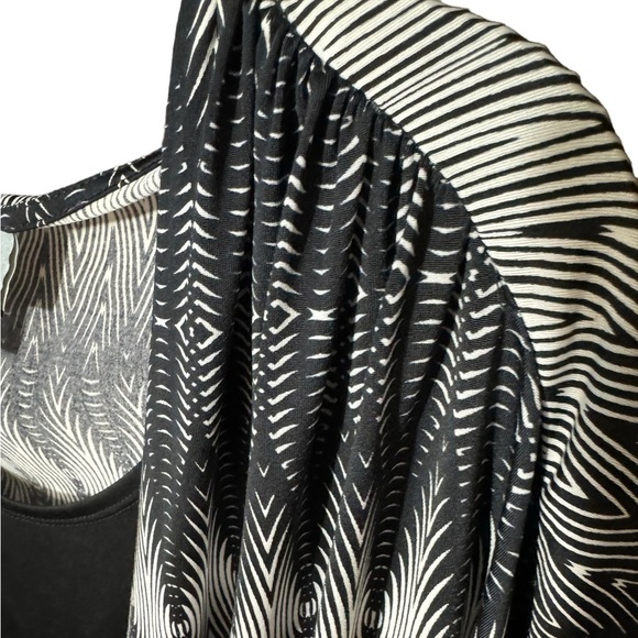 Worthington Stretch Short Sleeve Faux Wrap Black and Off White Blouse Size Small - Picture 7 of 12